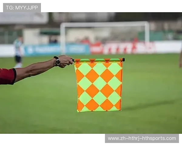 足球越位判定技术如何帮助边裁在实战中实现高效判断 足球越位判定技术如何帮助边裁在实战中实现高效判断